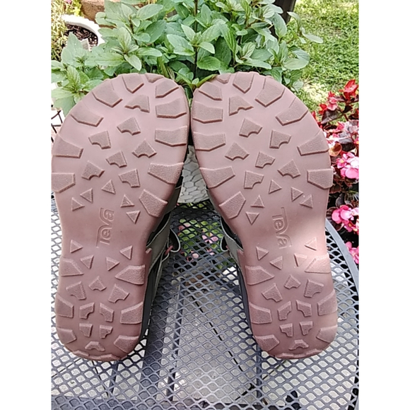 🌻EUC Men's Unisex Teva Sandals Size 9 Green - Picture 7 of 10